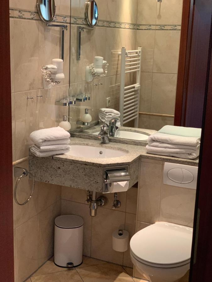 Private Suite Im Gebaeude Des Graf Eberhard Hotels Bad Urach Exterior photo